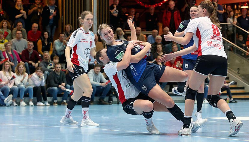 Für Kim Hinkelmann (Mitte) und die Sport-Union Neckarsulm gab es gegen Bayer Leverkusen über den Kreis kein Durchkommen. Für Kim Hinkelmann (Mitte) und die Sport-Union Neckarsulm gab es gegen Bayer Leverkusen über den Kreis kein Durchkommen.