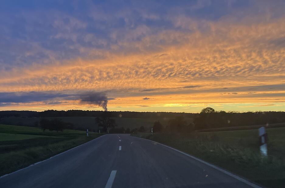 Die Rauchwolke ist auch über Ittlingen hinaus noch kilometerweit zu sehen. Die Rauchwolke ist auch über Ittlingen hinaus noch kilometerweit zu sehen.