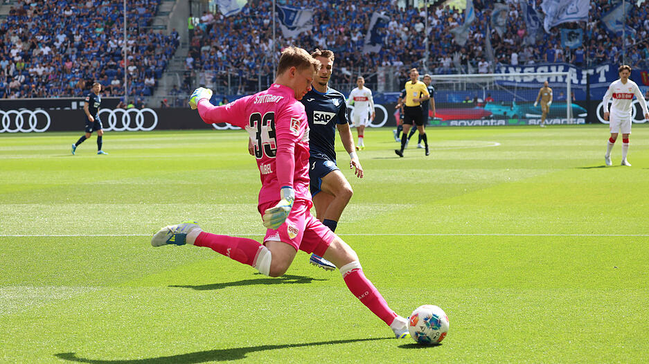 Alexander N&uuml;bel: Bitterer Tag f&uuml;r N&uuml;bel. Mehrere Gegentore, bei denen er chancenlos ist. Und dennoch einige starke Parade. N&uuml;bel hielt den VfB im Spiel.  Note: 2,5