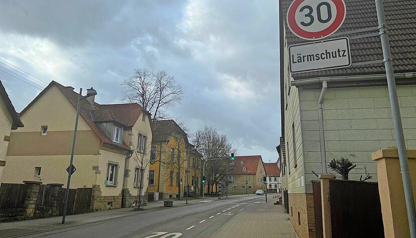 Lärm lässt sich oft mit einfachen Eingriffen verrongern: In der Heinsheimerstraße in Bad Rappenau darf nur noch einseitig geparkt werden.
Foto: Archiv/Plapp-Schirmer