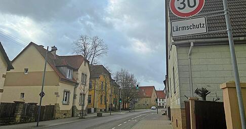 Lärm lässt sich oft mit einfachen Eingriffen verrongern: In der Heinsheimerstraße in Bad Rappenau darf nur noch einseitig geparkt werden.
Foto: Archiv/Plapp-Schirmer