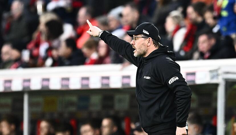 Wie gewohnt trieb Steffen Baumgart sein Team immer wieder an.