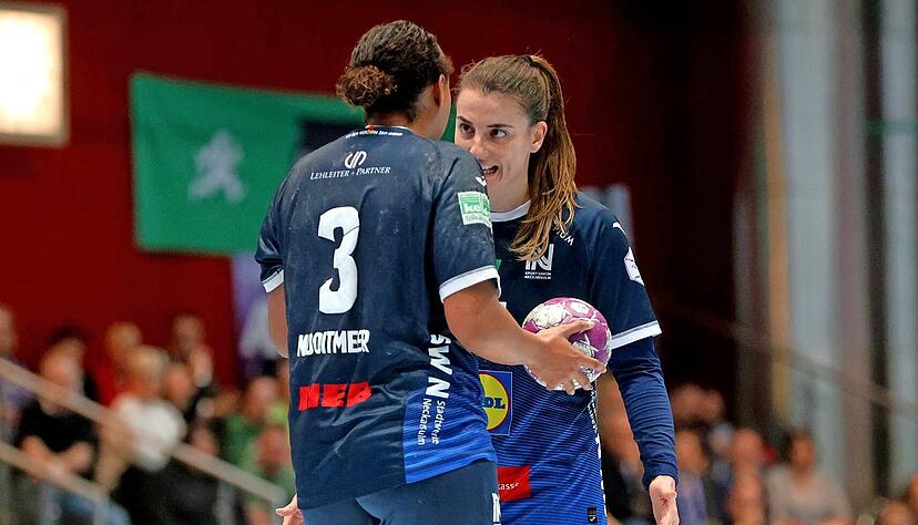 Schwere Aufgaben warten am Mittwoch und Samstag auf Neckarsulms Spielführerin Sharon Nooitmeer und Rückraum-Akteurin Agni Zygoura. Neben Punkten fehlt es der Mannschaft, laut Trainer Thomas Zeitz, noch immer an Homogenität. Schwere Aufgaben warten am Mittwoch und Samstag auf Neckarsulms Spielführerin Sharon Nooitmeer und Rückraum-Akteurin Agni Zygoura. Neben Punkten fehlt es der Mannschaft, laut Trainer Thomas Zeitz, noch immer an Homogenität.
