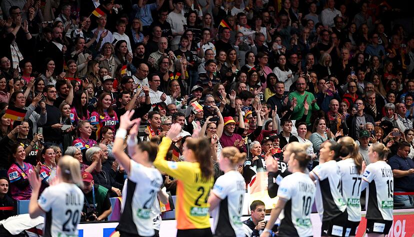 Deutschlands Handballerinnen planen gegen Uruguay den zweiten Sieg bei der Heim-WM ein.