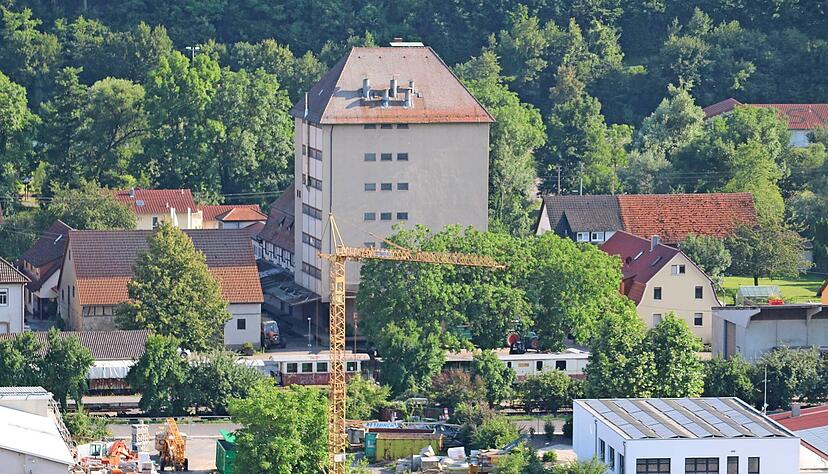 Ihren Raiffeisenmarkt in Dörzbach hat die BAG geschlossen, der Turm indes könnte in absehbarer Zeit für Wohnungen umgebaut werden.
Fotos: Archiv/ Ludwig Ihren Raiffeisenmarkt in Dörzbach hat die BAG geschlossen, der Turm indes könnte in absehbarer Zeit für Wohnungen umgebaut werden.
Fotos: Archiv/ Ludwig