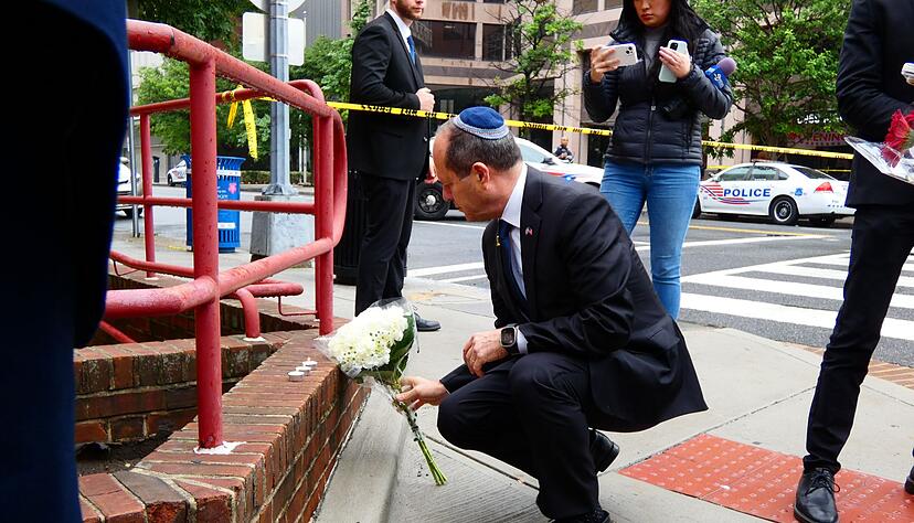 Die tödliche Attacke hatte großes Entsetzen ausgelöst. Der junge Mann und die junge Frau - ein Paar kurz vor der Verlobung - wurden nach einer Veranstaltung im Jüdischen Museum in der US-Hauptstadt erschossen. Die tödliche Attacke hatte großes Entsetzen ausgelöst. Der junge Mann und die junge Frau - ein Paar kurz vor der Verlobung - wurden nach einer Veranstaltung im Jüdischen Museum in der US-Hauptstadt erschossen.