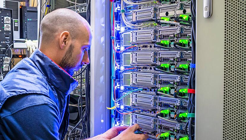 Hochschulen besch&auml;ftigen sich jetzt damit, welche digitalen Tools auch nach Corona in der Lehre weiter rege Anwendung finden sollen.
Foto: Klimow Maxim/stock.adobe.com