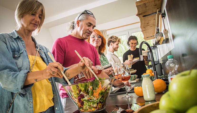 Was wollen wir kochen? Damit nicht immer wieder das gleiche Essen auf dem Tisch steht, ist gute Planung gefragt.