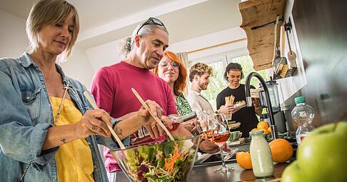 Was wollen wir kochen? Damit nicht immer wieder das gleiche Essen auf dem Tisch steht, ist gute Planung gefragt.