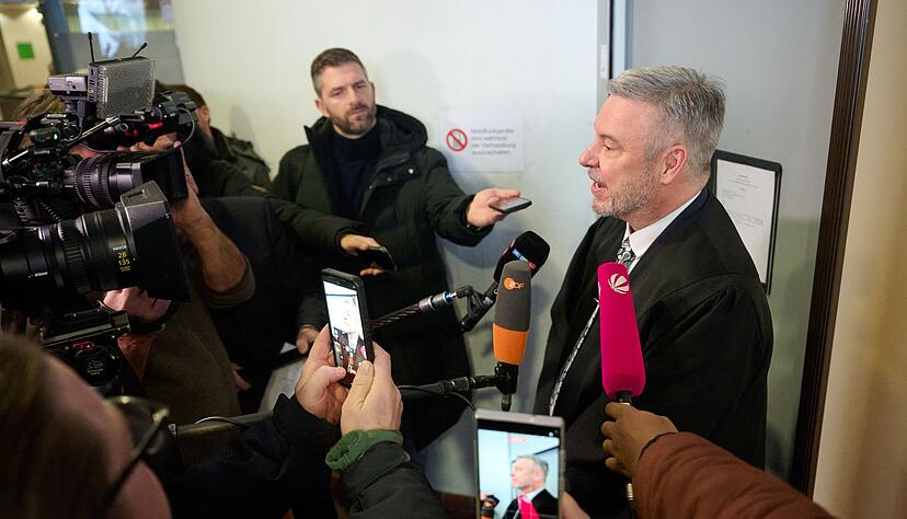 Zur Frage nach einem Rechtsgespräch äußerte sich der Verteidiger zunächst nicht Zur Frage nach einem Rechtsgespräch äußerte sich der Verteidiger zunächst nicht