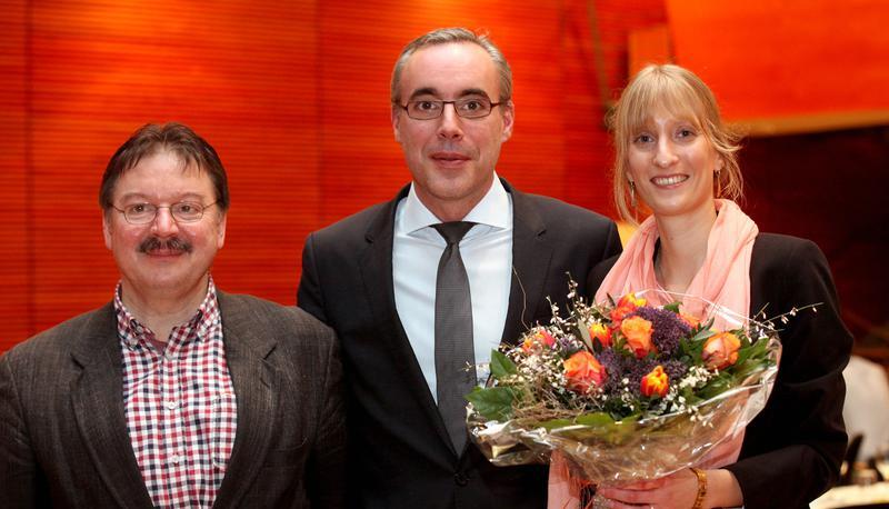 Bei der Versammlung der Wahlkreismitglieder: Bernhard Lasotta (Mitte) mit Isabell Huber und Werner Wally, der nicht mehr als Ersatzbewerber antritt.
Foto: Ralf Seidel