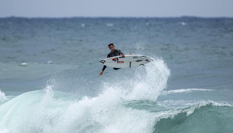 Wellenreiten feiert 2020 in Tokio olympische Premiere. Der L&uuml;bekcer Surfer Leon Glatzer will dabei sein.