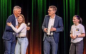 Für viel Spaß sorgte das kurzweilige "Dalli-Klick"-Quiz. Richard Lohmiller und Natalie Fein (li.) gewannen knapp gegen Fred Schulze und Lena Stemper. Für viel Spaß sorgte das kurzweilige "Dalli-Klick"-Quiz. Richard Lohmiller und Natalie Fein (li.) gewannen knapp gegen Fred Schulze und Lena Stemper.