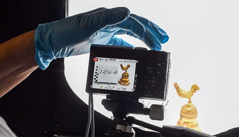 Vor dem Verpacken werden frische Aufnahmen gemacht.