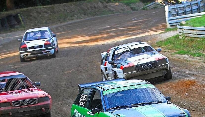 Immer eine Nasenspitze voraus: Markus Hammel in seinem grünen Opel Astra F, mischt mit 55 Jahren die Autocross-Szene auf. Immer eine Nasenspitze voraus: Markus Hammel in seinem grünen Opel Astra F, mischt mit 55 Jahren die Autocross-Szene auf.