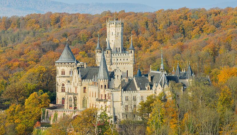 Schloss Marienburg bei Hannover verwandelt sich in «Maxton Hall» in ein britisches Eliteinternat.