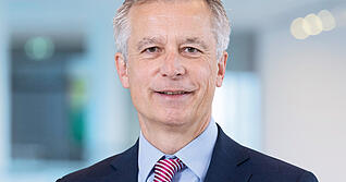 LBBW-Chefvolkswirt Moritz Kraemer ist als Mann der klaren Worte bekannt. Das stellte er auch beim Gästeabend der BW-Bank Heilbronn in Untereisesheim unter Beweis.