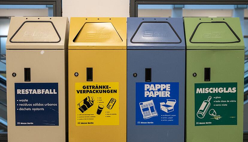 Papier und Pappe geh&ouml;ren in die Blaue Tonne, logisch. Doch was ist mit Kassenbons, beschichtetem Papier oder Hygieneartikeln? Und d&uuml;rfen Trinkgl&auml;ser ins Altglas?