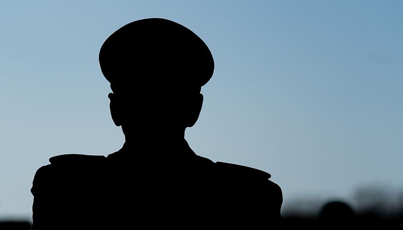 Betrüger kommen auch in Uniform. (Symbolbild) Betrüger kommen auch in Uniform. (Symbolbild)