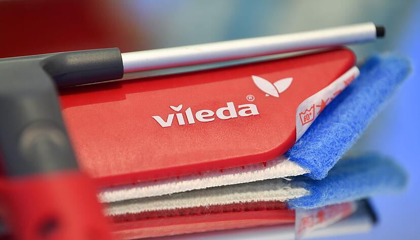 Viele Menschen benutzen Produkte der Marke Vileda. Sie gehört zur Freudenberg-Gruppe. (Archivbild) Viele Menschen benutzen Produkte der Marke Vileda. Sie gehört zur Freudenberg-Gruppe. (Archivbild)
