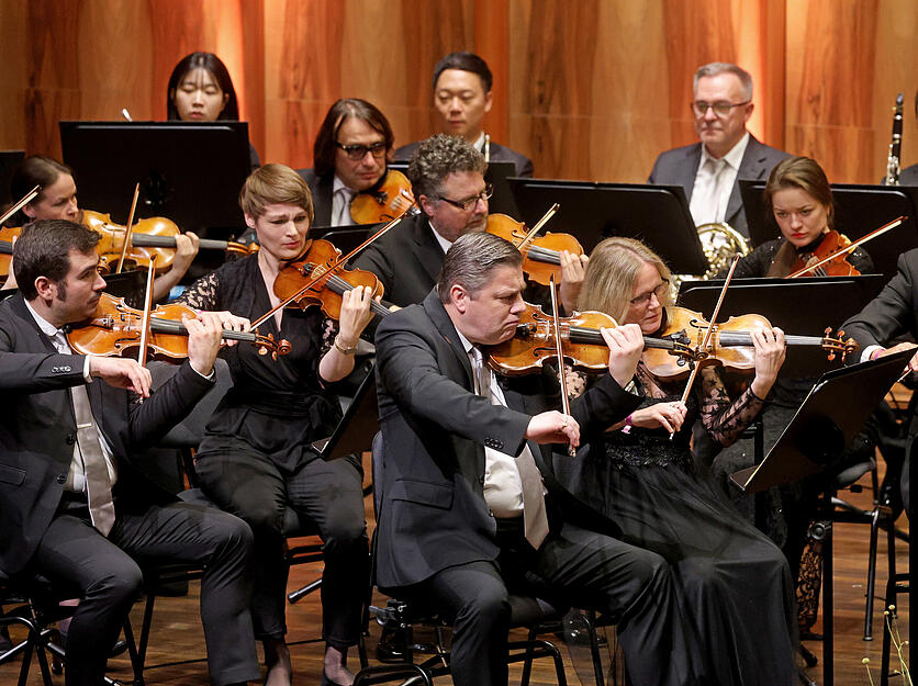 Der stimmungsvolle und unterhaltsame Abend in Künzelsau wurde musikalisch von der Gaechinger Cantorey der internationalen Bachakademie Stuttgart und den Würth Philharmonikern umrahmt.