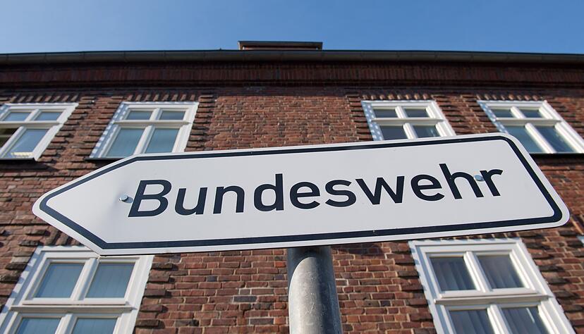 Die Bundeswehr wappnet sich mit der Operationsplan Deutschland für den Ernstfall. Doch sollte dieser eintreten, wird es auf die gesamte Gesellschaft ankommen. Die Bundeswehr wappnet sich mit der Operationsplan Deutschland für den Ernstfall. Doch sollte dieser eintreten, wird es auf die gesamte Gesellschaft ankommen.