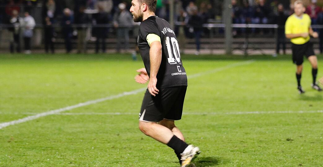 Ob mit oder ohne Kapitänsbinde: Hakan Kutlu ist beim VfR Heilbronn der "absolute Leader" auf dem Platz. Ob mit oder ohne Kapitänsbinde: Hakan Kutlu ist beim VfR Heilbronn der "absolute Leader" auf dem Platz.