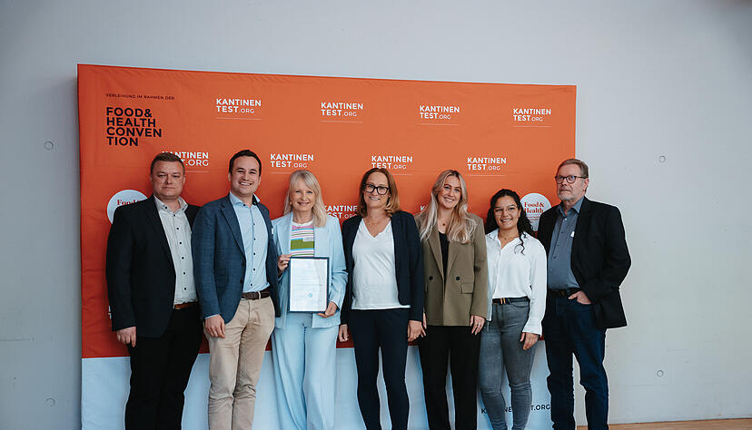 "Ein unternehmerisches Herzensprojekt, das junge Talente f&ouml;rdert und aktiv einbindet", urteilte die Jury &uuml;ber die Betriebskantine von IDS in Obersulm-Willsbach mit Gesch&auml;ftsf&uuml;hrer Jan Hartmann (2.v.l.).