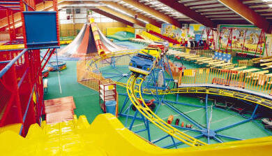 An Sto&szlig;tagen viel zu voll? F&uuml;r maximal 200 Besucher ist die Heilbronner Kinderspielarena Trampolino zugelassen. Betreiber Toni Thoma m&ouml;chte umbauen und die Obergrenze erh&ouml;hen. Das Angebot boomt. Rund 60 000 G&auml;ste kamen im Vorjahr.
          Foto: Dirks