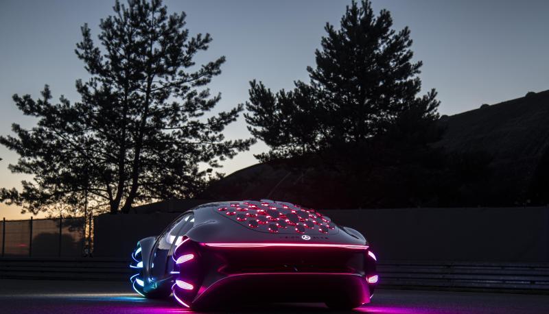 Das Auto der Zukunft? In hundert Jahren könnte das futuristische Design des AVTR zur Normalität gehören. Das Auto der Zukunft? In hundert Jahren könnte das futuristische Design des AVTR zur Normalität gehören.