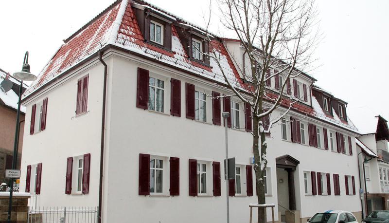 Dieses Gebäude in der Theodor-Heuss-Straße, in dem sich auch der Polizeiposten Brackenheim befindet, hat Probleme mit Kugelkäfern.
Foto: Guido Sawatzki