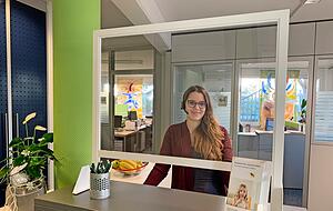 Das Ilsfelder Unternehmen Gessler & Bolch fertigt seit kurzem Trennw&auml;nde f&uuml;r den Einsatz in B&uuml;ros oder Gesch&auml;ften. Foto: Gessler