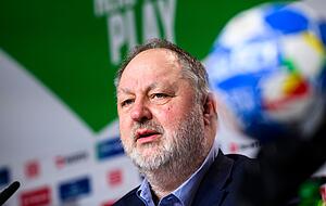 DHB-Präsident Andreas Michelmann hat wenig Verständnis für die Entscheidung von ARD und ZDF, auf die Übertragung der Vor- und Hauptrunden-Spiele mit der deutschen Mannschaft zu verzichten. DHB-Präsident Andreas Michelmann hat wenig Verständnis für die Entscheidung von ARD und ZDF, auf die Übertragung der Vor- und Hauptrunden-Spiele mit der deutschen Mannschaft zu verzichten.
