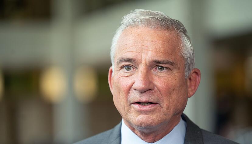 Innenminister Thomas Strobl ist durch die Herausgabe eines Anwaltschreibens in große Bedrängnis geraten. Innenminister Thomas Strobl ist durch die Herausgabe eines Anwaltschreibens in große Bedrängnis geraten.