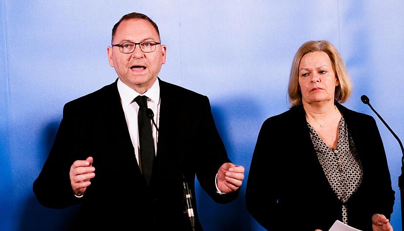 Die Gewerkschaften Verdi und dbb verhandeln für die Beschäftigten mit Bund und Kommunen. (Archivbild)