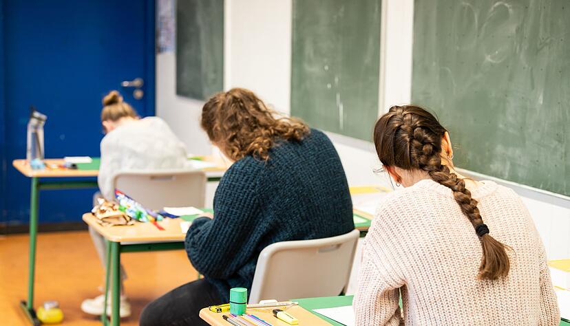 Wie war das nochmal? Tausende Sch&uuml;lerinnen und Sch&uuml;ler versuchen ab heute in den Abiturpr&uuml;fungen Ruhe zu bewahren. (Symbolbild)