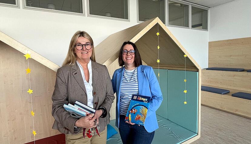 Rektorin Tanja Bewersdorff (links) und Diana Schlosser von der Gemeindeverwaltung freuen sich über die heimelige Atmosphäre der Sprachinsel. Rektorin Tanja Bewersdorff (links) und Diana Schlosser von der Gemeindeverwaltung freuen sich über die heimelige Atmosphäre der Sprachinsel.