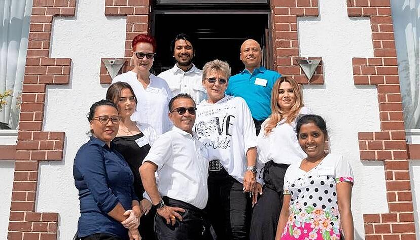 Das Betreiber-Ehepaar Christa und Rajendra Thapa und sein Team sind an sechs Tagen in der Woche f&uuml;r die G&auml;ste da.