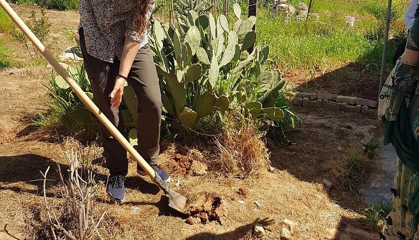 Lea Bunse im Frauendorf Jinwar.