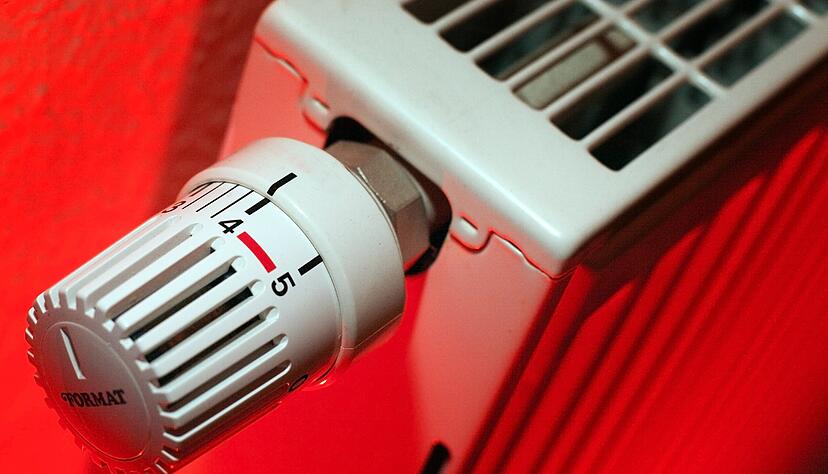 Wer gerade einen neuen Strom- oder Gasvertrag abschließen muss, hat es schwer. Die Preise sind hoch, und viele Versorger nehmen keine Neukunden mehr auf. Die örtlichen Energieversorger raten zum Tarifvergleich und Energiesparen.
