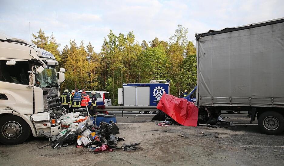 Schwerer Unfall auf der A6 bei Nürnberg