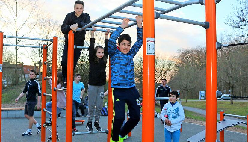 Die Sport- und Fitnessanlage wurde im Oktober und November 2016 installiert und ist nun offiziell eröffnet. Sie wird bereits rege genutzt.Foto: Ute Plückthun