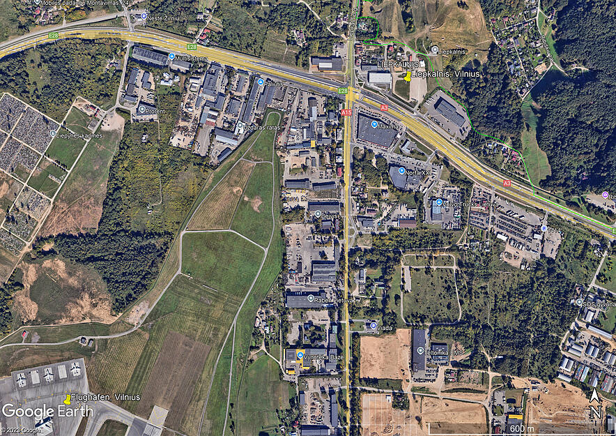 Ein im Auftrag des Postdienstleisters DHL in Leipzig gestartetes Frachtflugzeug ist am fr&uuml;hen Morgen in der N&auml;he des Flughafens (unten, l) der litauischen Hauptstadt im Stadtteil Liepkalnis (oben, r) auf ein Wohnhaus gest&uuml;rzt.