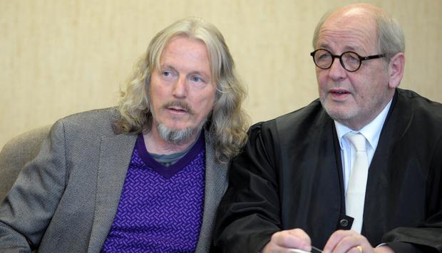 Der Angeklagte Wolfgang Beltracchi (l) und sein Anwalt Reinhard Georg Birkenstock (r)  im Landgericht K&ouml;ln.