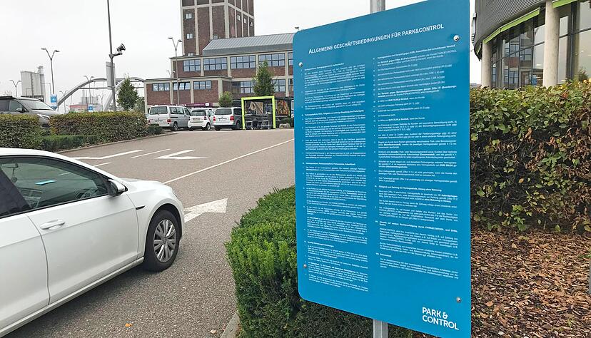 Wer die AGBs von Park & Control am Heilbronner Kaisersturm lesen wollte, musste eine halbe Stunde extra einplanen. Foto: Hoffmann