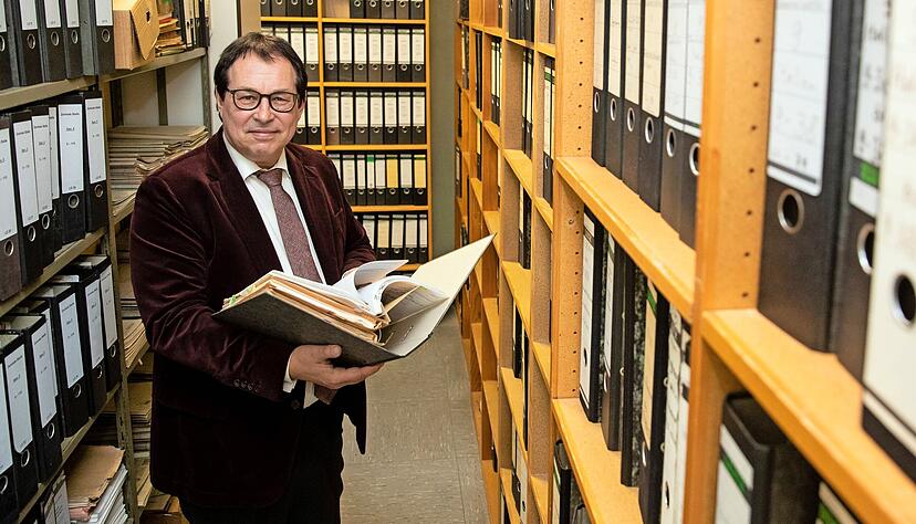 Ein Fundus für die Forschung: 800 Meter Akten und die Kartei sollen Wissenschaftler nutzen können - wenn die Ermittlungen zu Ende gekommen sind, sagt Behördenleiter Will.