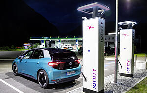 An der Elektromobilität führt kein Weg vorbei. Die Zahl der lokal emissionsfreien Stromer wächst, die der Ladesäulen ebenfalls. Foto: dpa An der Elektromobilität führt kein Weg vorbei. Die Zahl der lokal emissionsfreien Stromer wächst, die der Ladesäulen ebenfalls. Foto: dpa