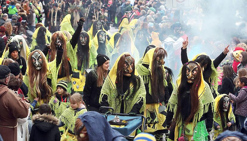 Gut besucht war der Faschingsumzug der 1. Fasnetzunft Brackenheim, der sich am Samstagnachmittag durch die Innenstadt zog.
Foto: Andreas Veigel
