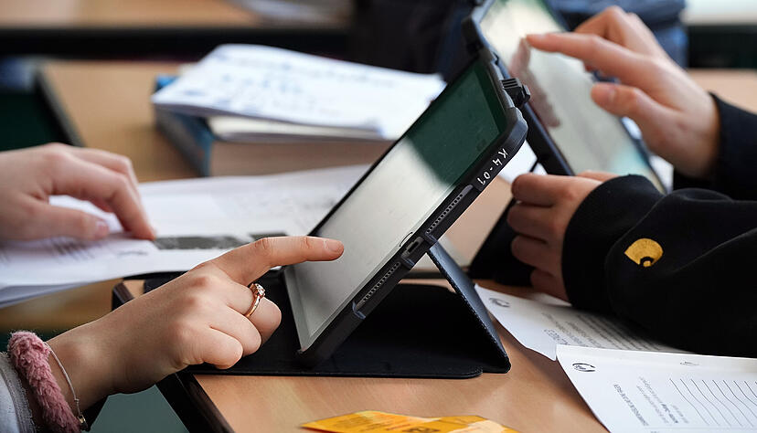 Wohin als ausgebildeter Lehrer für Gymnasien? In der Region Heilbronn haben viele Junglehrer offenbar keine Vertrag für ein Gymnasium. Wohin als ausgebildeter Lehrer für Gymnasien? In der Region Heilbronn haben viele Junglehrer offenbar keine Vertrag für ein Gymnasium.