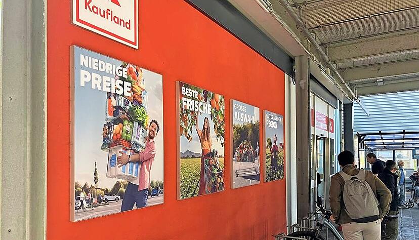 Die Kaufland-Filiale in der Olgastraße in Heilbronn: Ein Aufkleber im Markt deutet auf die Verwendung von Rattengift hin.
Foto: Adrian Hoffmann